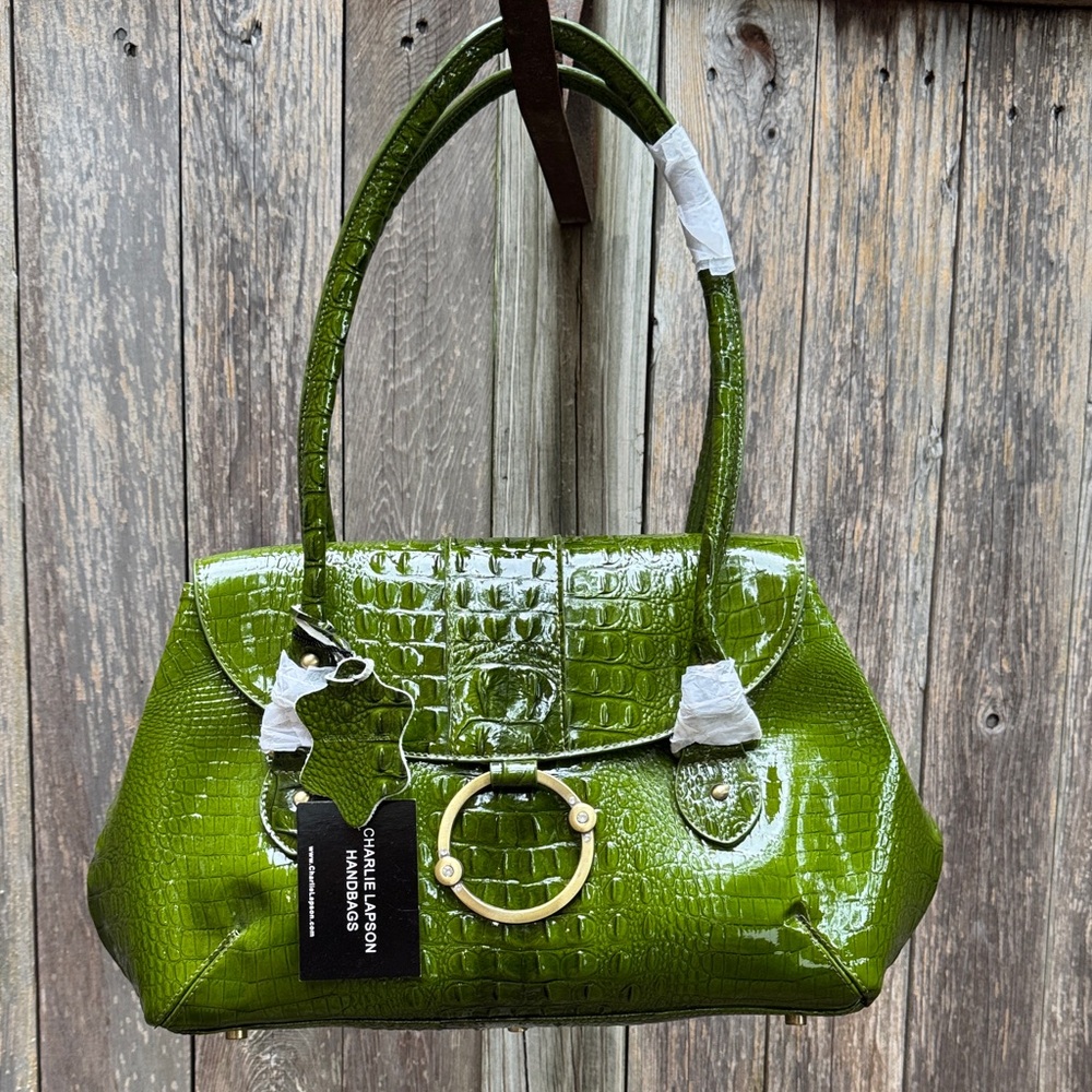 Chic Green Crocodile-Embossed Handbag